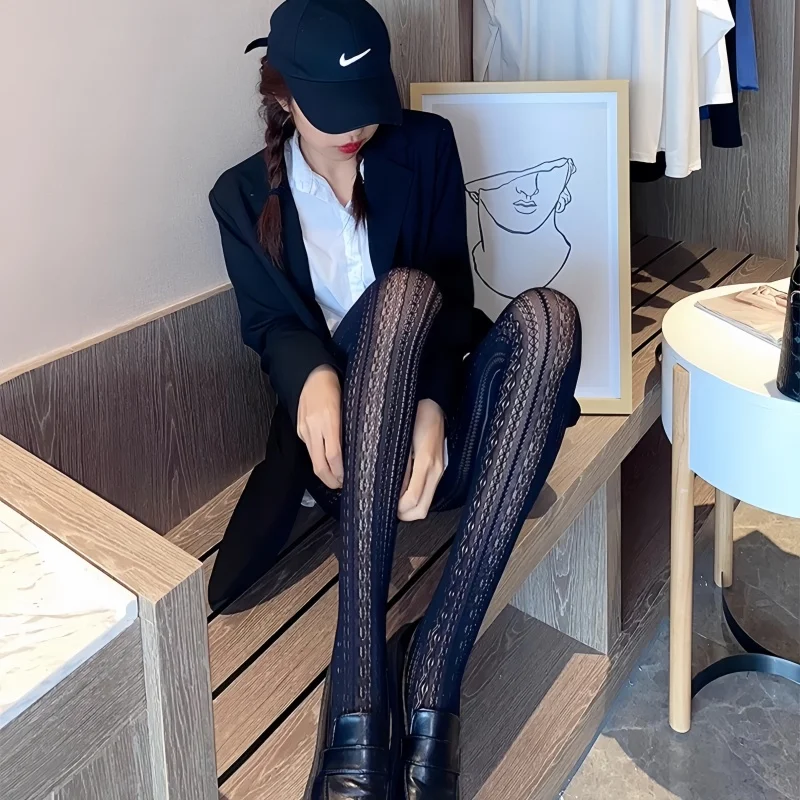 مثير أبيض أسود لوليتا جوارب جوفاء الدانتيل شبكة القاع جوارب طويلة اليابانية القوطي الأزهار الروطان تخزين الجوارب الكلاسيكية الساخنة