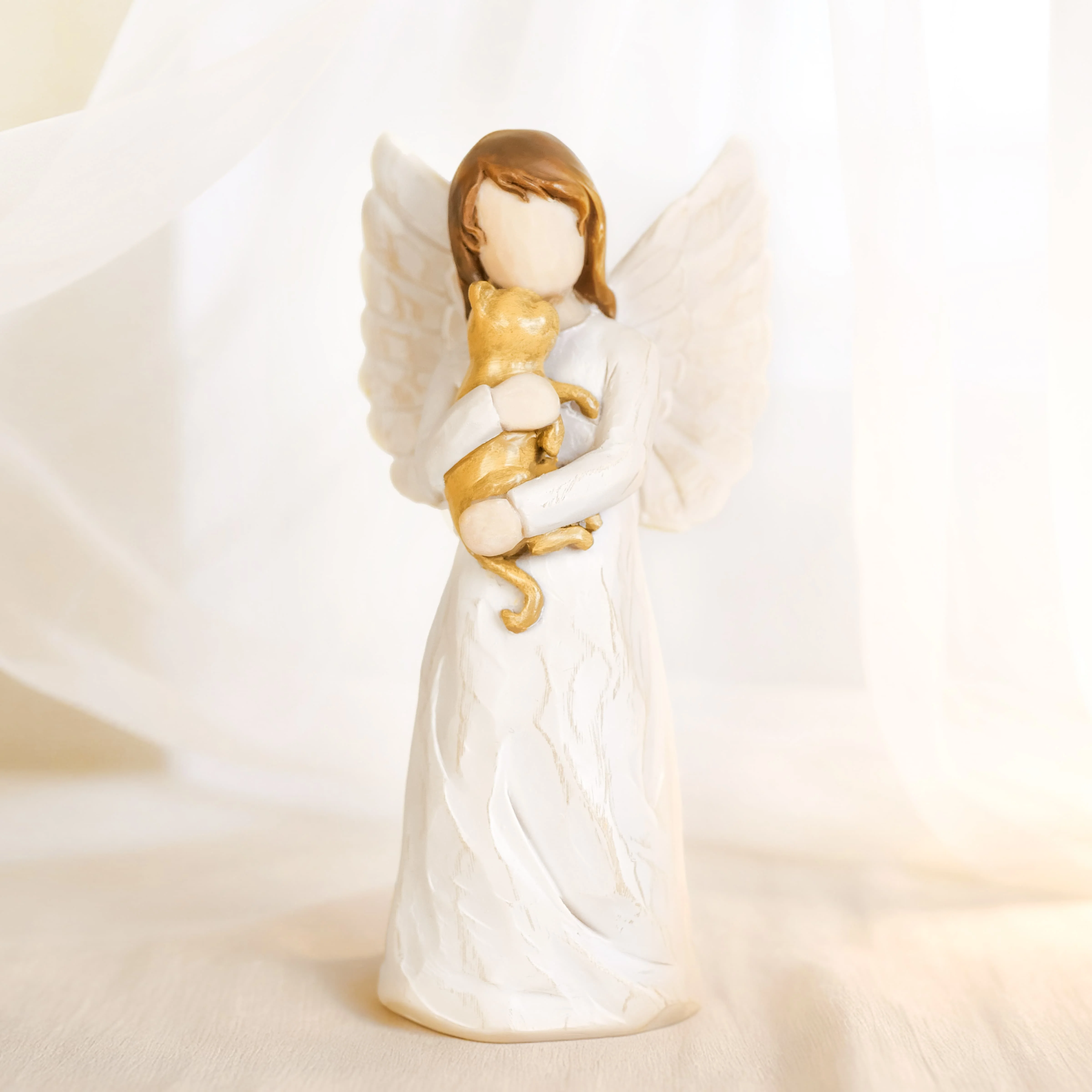 Angel Hug Cat Resin Statue Handmade Figurine Pet Memorial Keepsake Home Tabletop Decoration Gift for Cat Lover