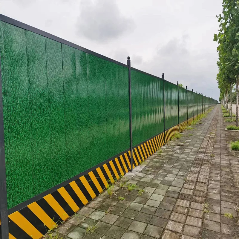 Custom. موقع البناء البلدية سياج العشب اللون الصلب بلاط سياج رغوة ساندويتش الحديد يندبروف PVC الدرابزين حاجز المرور