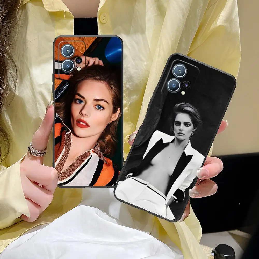 Samara Weaving Mobi…