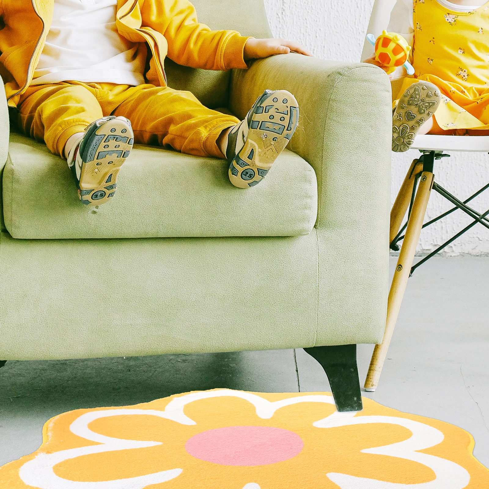 

Flower Shaped 60x60cm Yellow Soft Supple Floor Rug Material Living Room Bedroom Decorative Floor Rug Home Textile