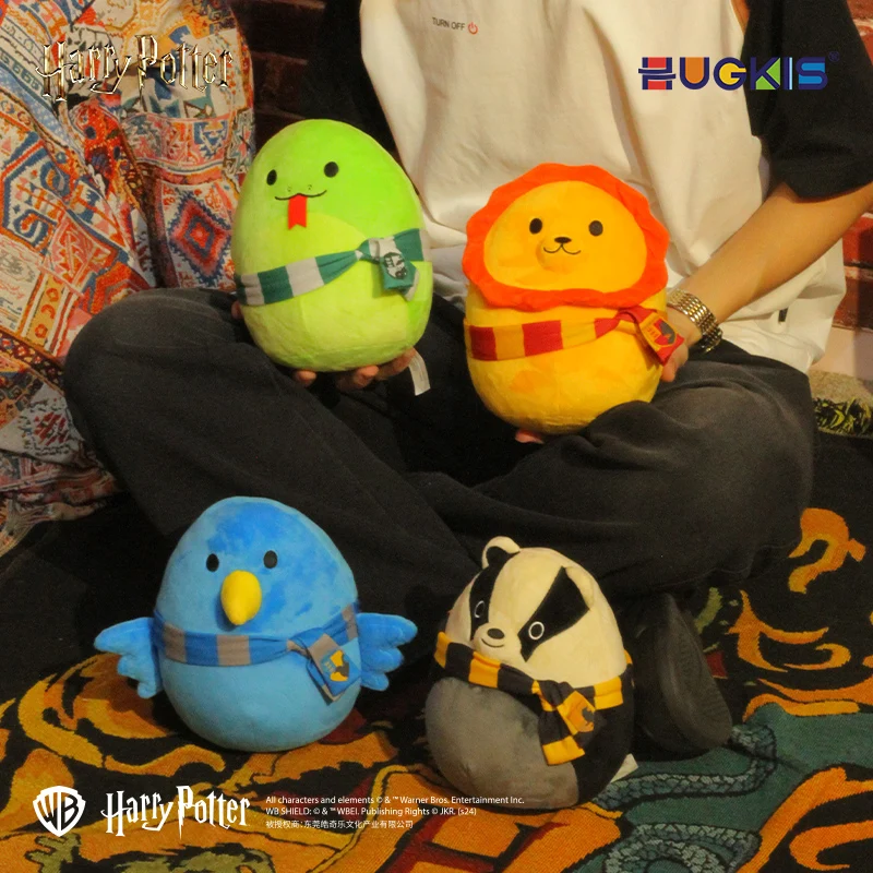 HUGKIS, muñeco de peluche de Harry Potter, mascota de una de las casas de Hogwarts, juguete de peluche, adorno colgante, artículo de colección de Warner Bros. para los fans.