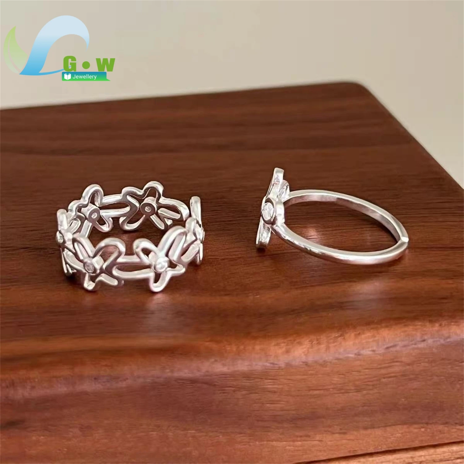 Sweet Hollow Out Flower Ring Women Minimalist Cute Floral Band Fashion Finger Jewelry Elegant Daily Wear Charm Gift For Her