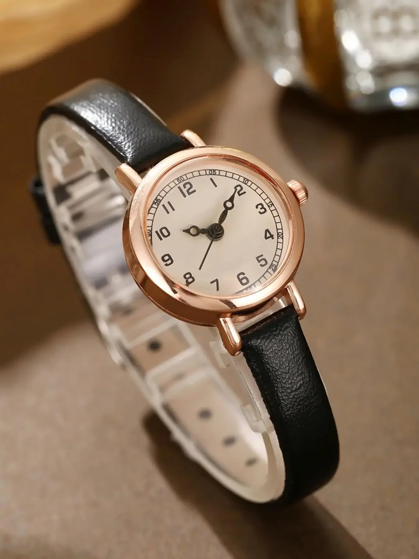 Ladies' watches are versatile in temperament, fashionable, simple and trendy in style, and ladies' quartz watches