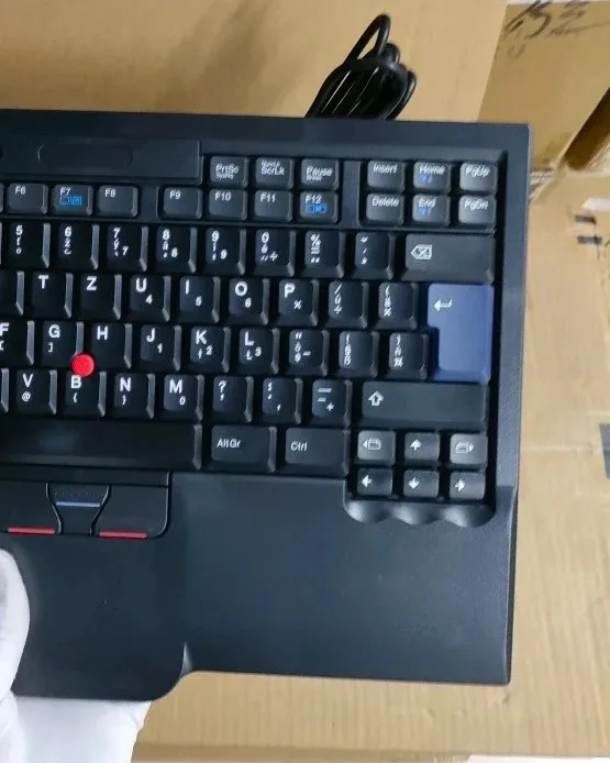 

Slovakia layout USB Pointing Stick Red Dot High-end Keyboard For Lenovo sk-8845cr