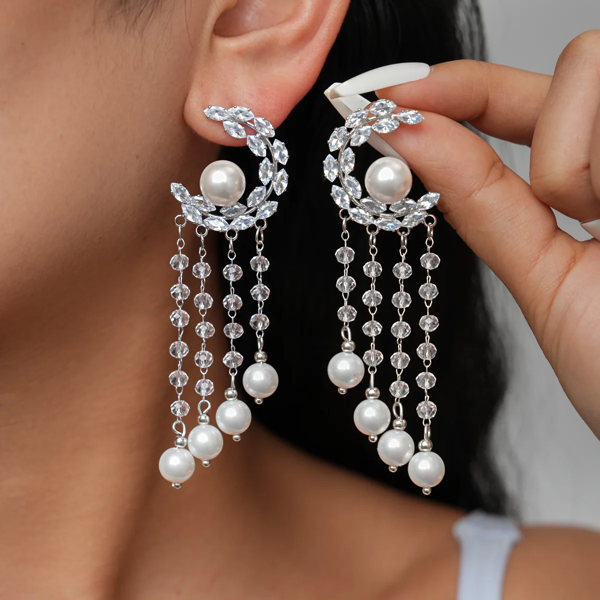 

Leaf Moon Shaped Zircon Drop Earrings for Women Imitation Pearl Tassel Pendant Earrings Luxuty Bridal Wedding Jewelry Gifts
