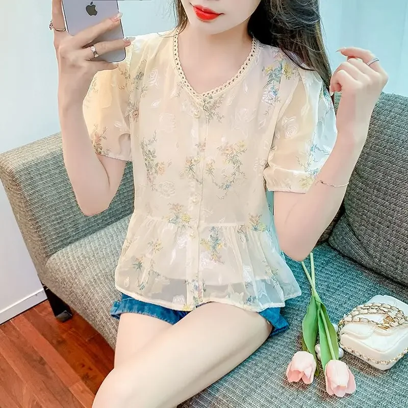 

New V-neck Fashionable Top for Women with Belly-reducing Age-reducing Shirt