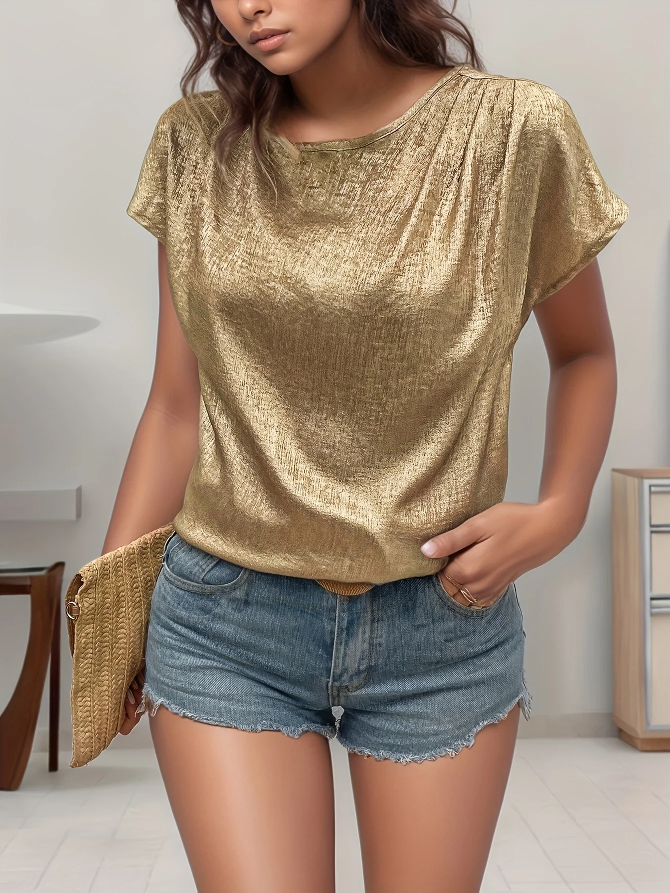 

Elegant Gold Loose round Neck Shirt for Women Stylish Directed Fashion Comfortable Fit Ladies' Collar Top