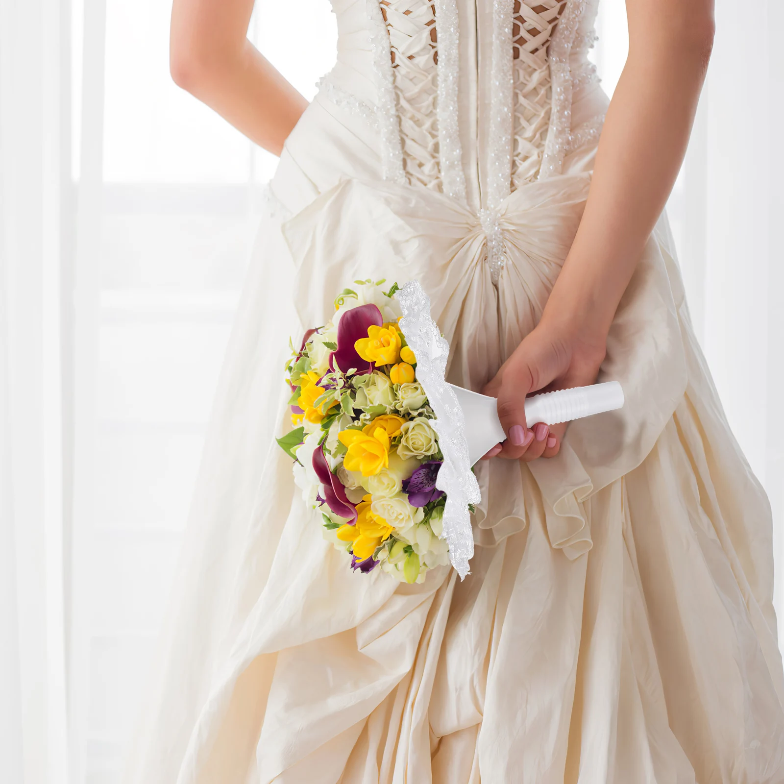 

1 set Bridal Bouquet Holder 15cm Foam Hemisphere White Lace Edge Wedding Artificial Fresh Flower Stand Premium Material
