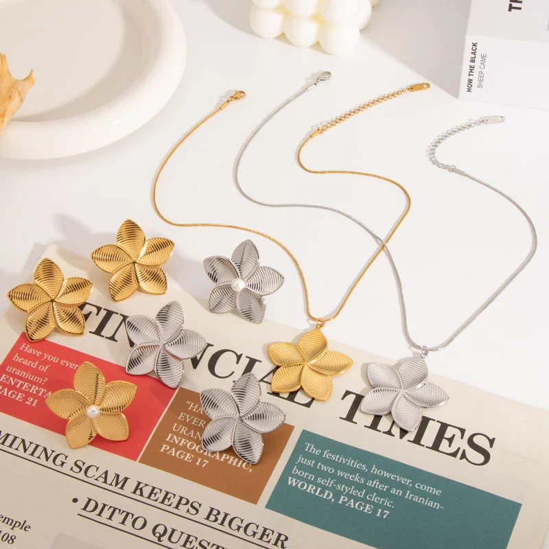 

Hot Selling Stainless Steel Geometric Striped Flower Necklace Earrings Ring 18K Gold-plated Women's Personalized Jewelry