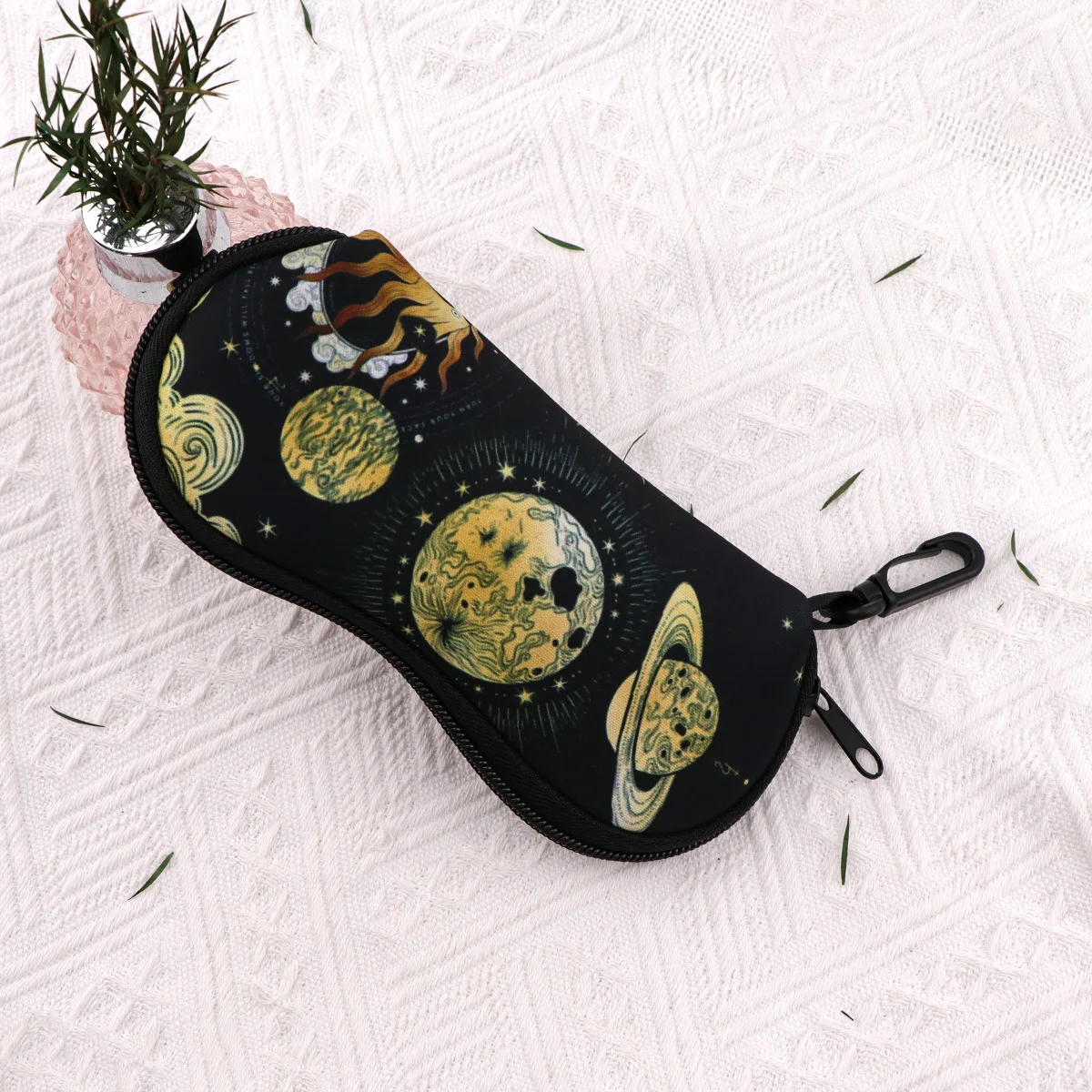 Celestial Glasses Bag Stylish Soft Neoprene Glasses Bag Portable Eyewear Case Eye-Catching Galaxy Sunglasses Case For Travel
