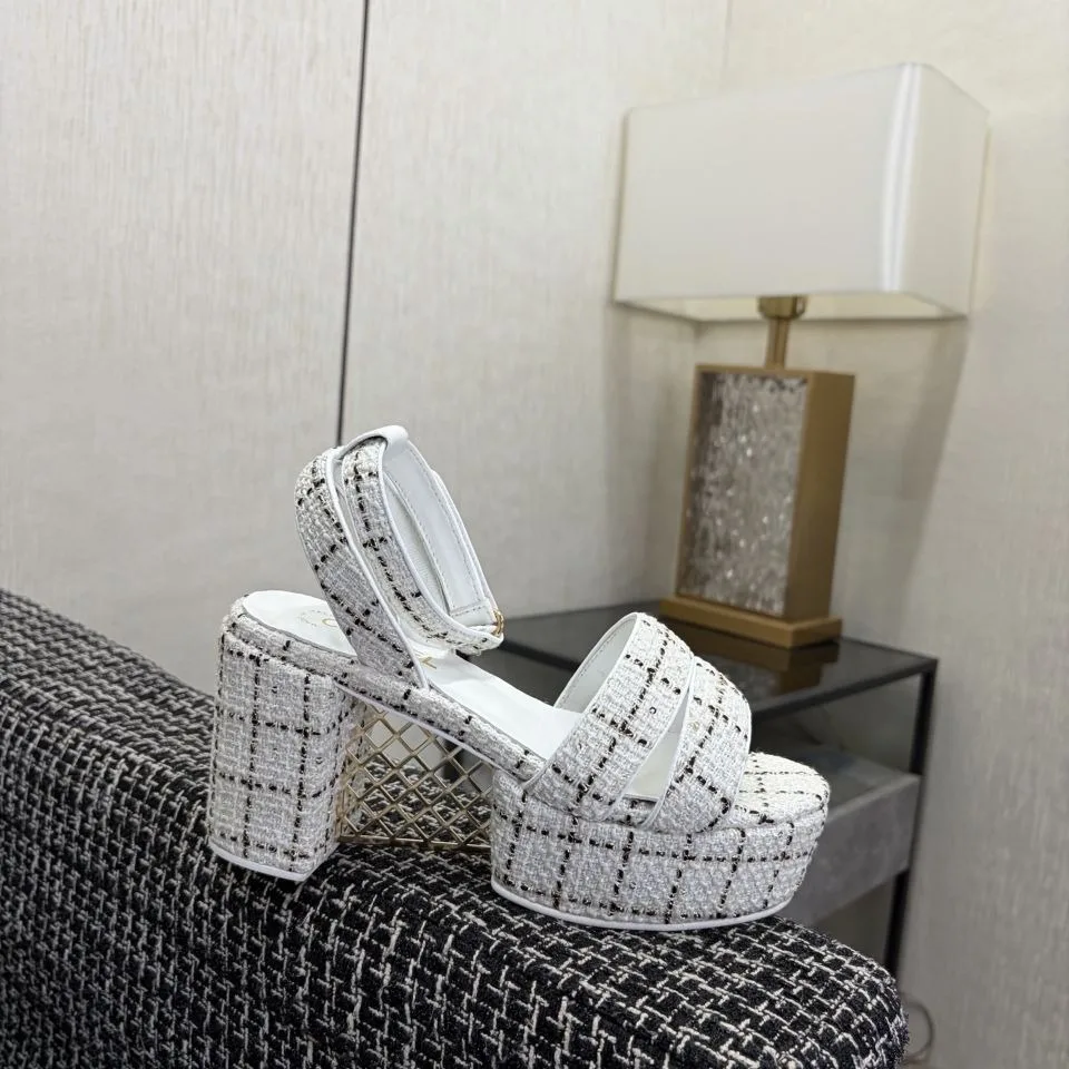 

2026 Spring Summer New Style Solid Color Fashion Chunky Heel Women's Sandals with Featured Gold Mesh Platform High Heels