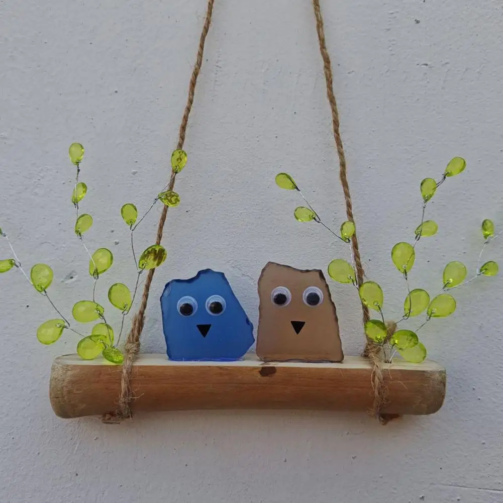 

Декоративная настенная подвеска ручной работы из морского стекла: птица на пеньке, разноцветные радужные птицы из морского стекла