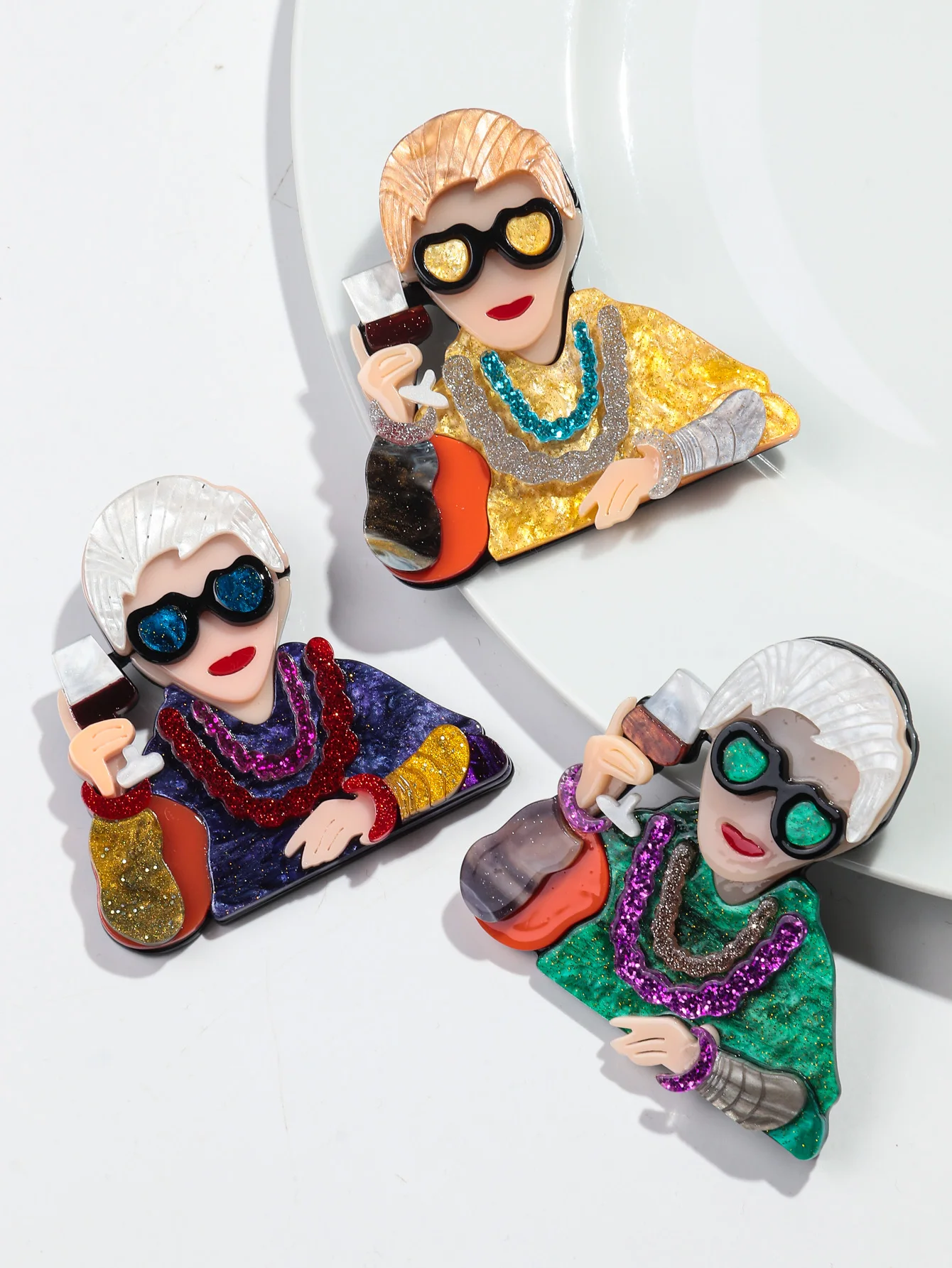 Modische Großmutter-Acrylbroschen für Damen, Niedliche Weinglas-Alte-Damen-Figur Anstecknadeln, Kleidungsschmuck-Accessoires – Detail 5