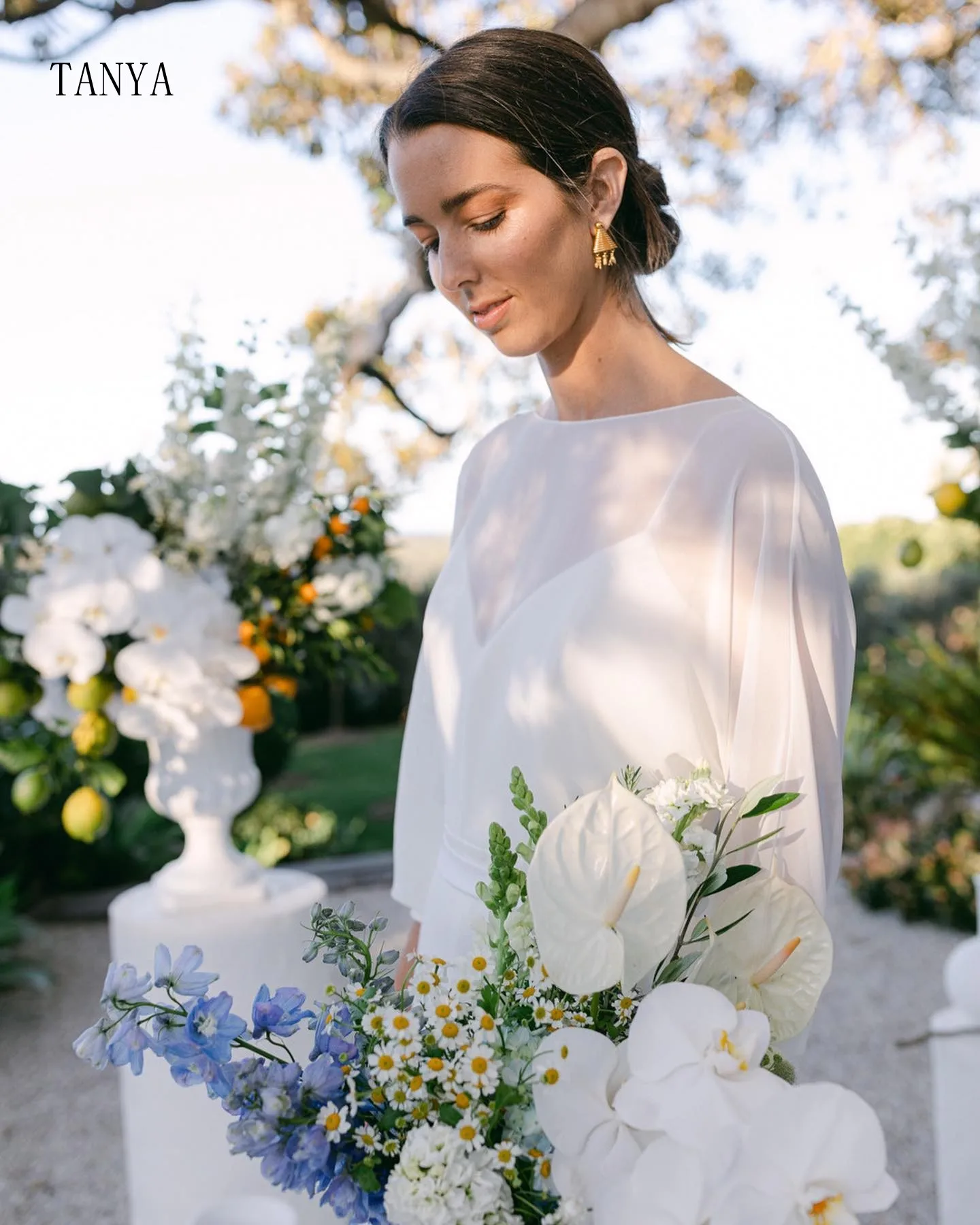 Elegancka suknia ślubna Merimaid z miękkiej satyny i szyfonu z długimi rękawami bez pleców z wysokim rozcięciem i prostą suknią ślubną G4555
