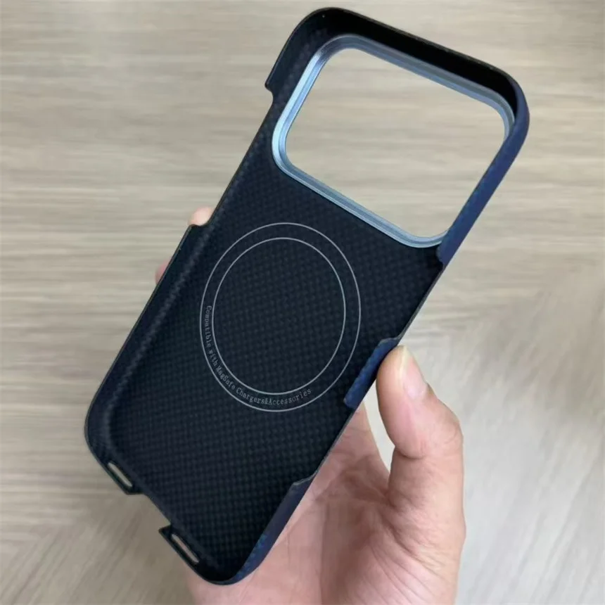 حافظة كيفلر المغناطيسية لهاتف آيفون 17 16 15 برو ماكس غطاء من ألياف الكربون الأراميد رفيع للغاية وخفيف الوزن ودرع نحيف ومتين