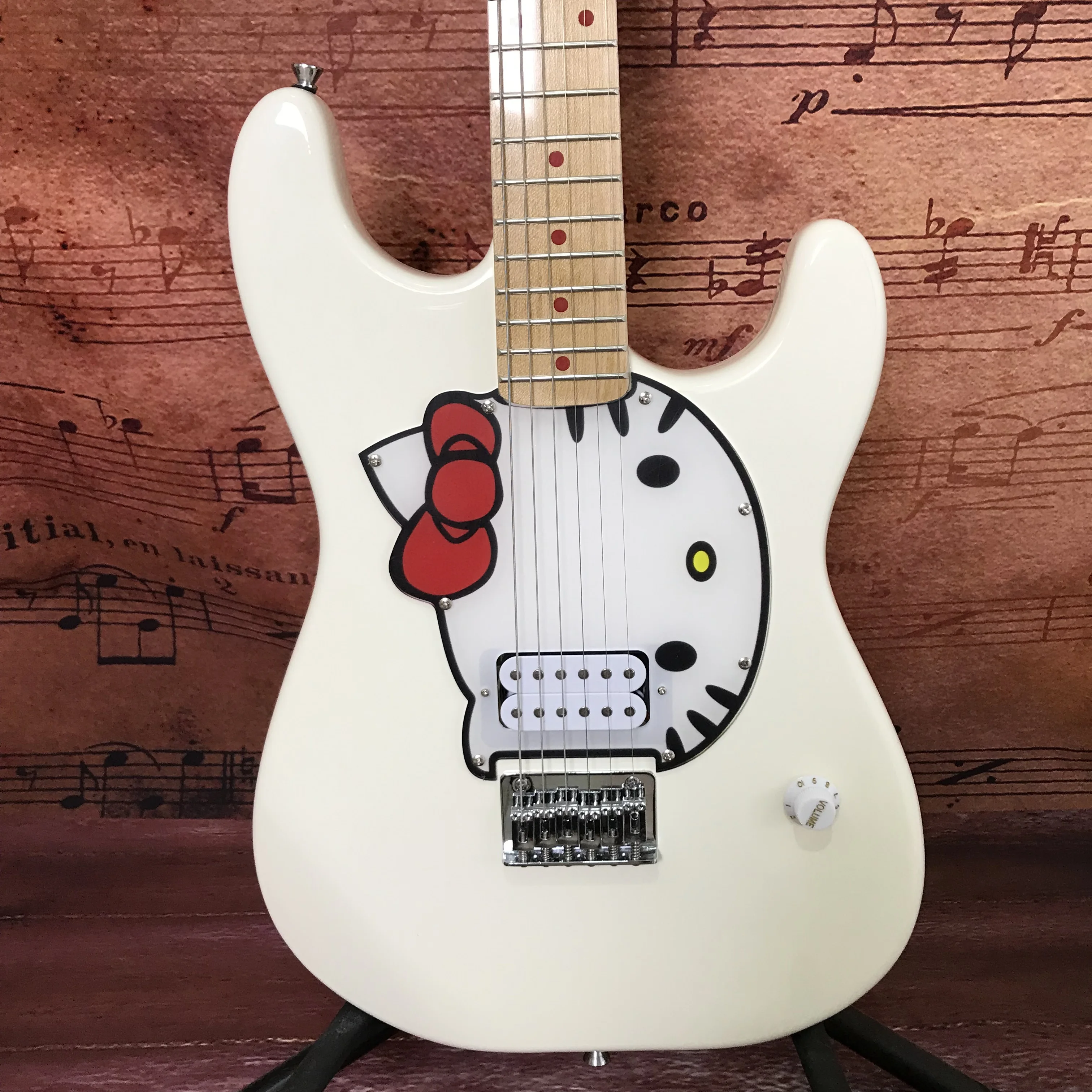 Chinese electric guitar Hello cat S T vintage white color basswood body maple neck High quality and low price hot sale