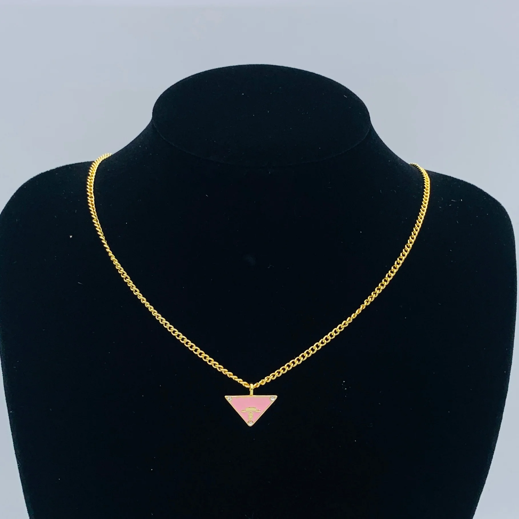 

New Colorful Triangle Pendant Curb Chain Necklace Gold Silver Tone Women Fashion Fine Jewelry Gift