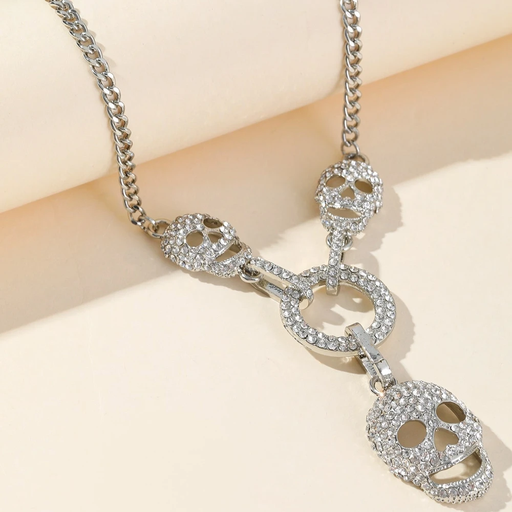 New Fashion Trendy Shiny Rhinestone Skull Pendant Necklace for Women\'s Halloween Jewelry Accessories