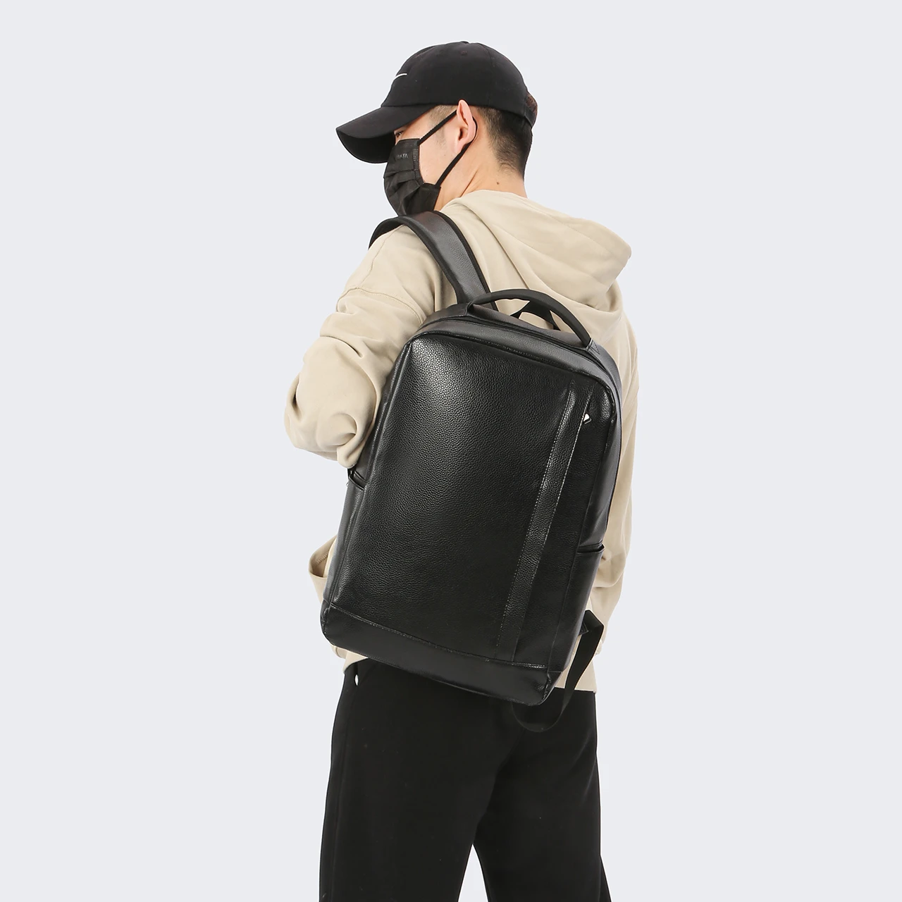 Men's Fashion Backpack Simple Designer Model Large Capacity Travel Backpack Wearable and Practical Men's Business Backpacks