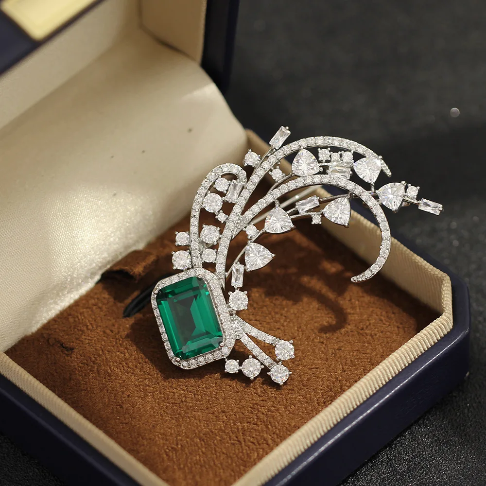 Luxury Curved Full Zircon Imitation Emerald Brooch, Vintage Rhinestone Lapel Pin for Evening Gown Suit Women