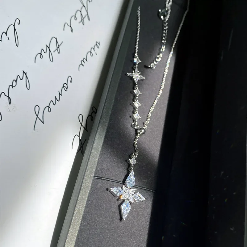 

MDLFES Moissan Diamond Style Sparkling Gemstone Niche Design Personalized Pendant Women 18K Gold Plated