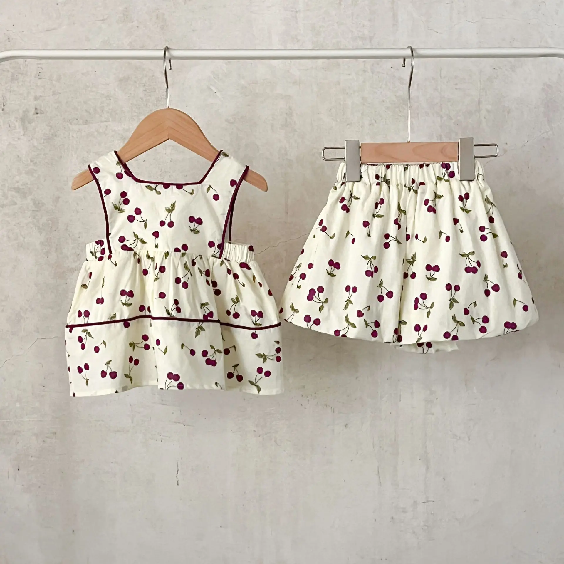 

Ins Korean Version Summer New Girl Baby Cute Cherry Cake Skirt Suspender Top Flower Bud Shorts Set
