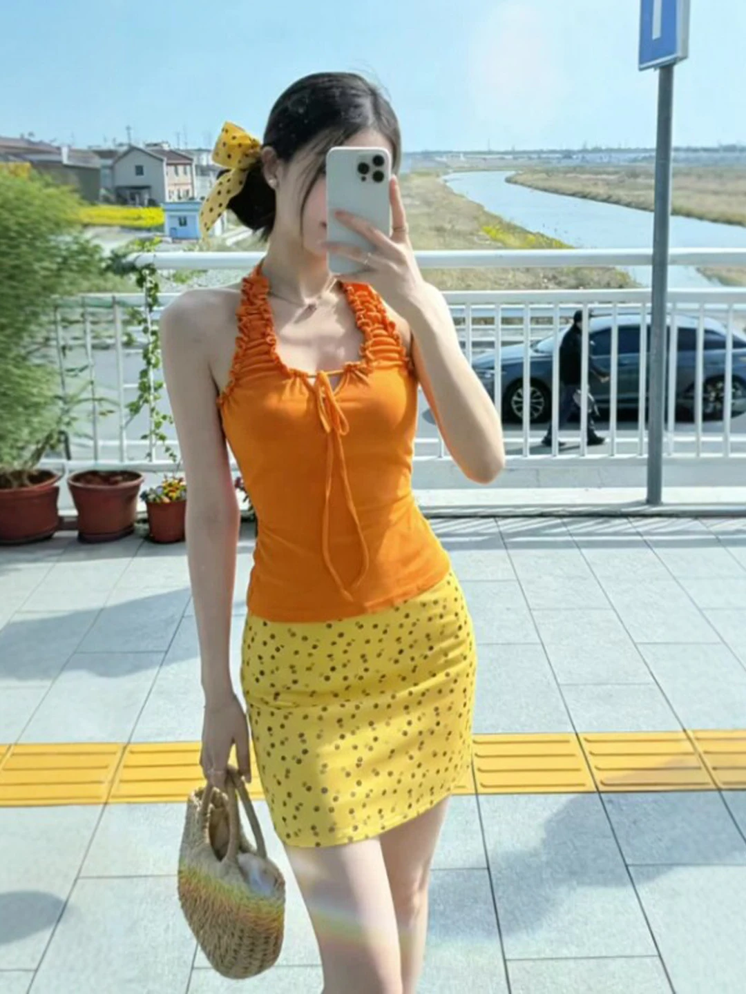

Beach Vacation Style Beautiful Floral Halter Top Skirt Two-Piece Set Anti-Aging Complete Set Summer 2026 Women's Fashion Set