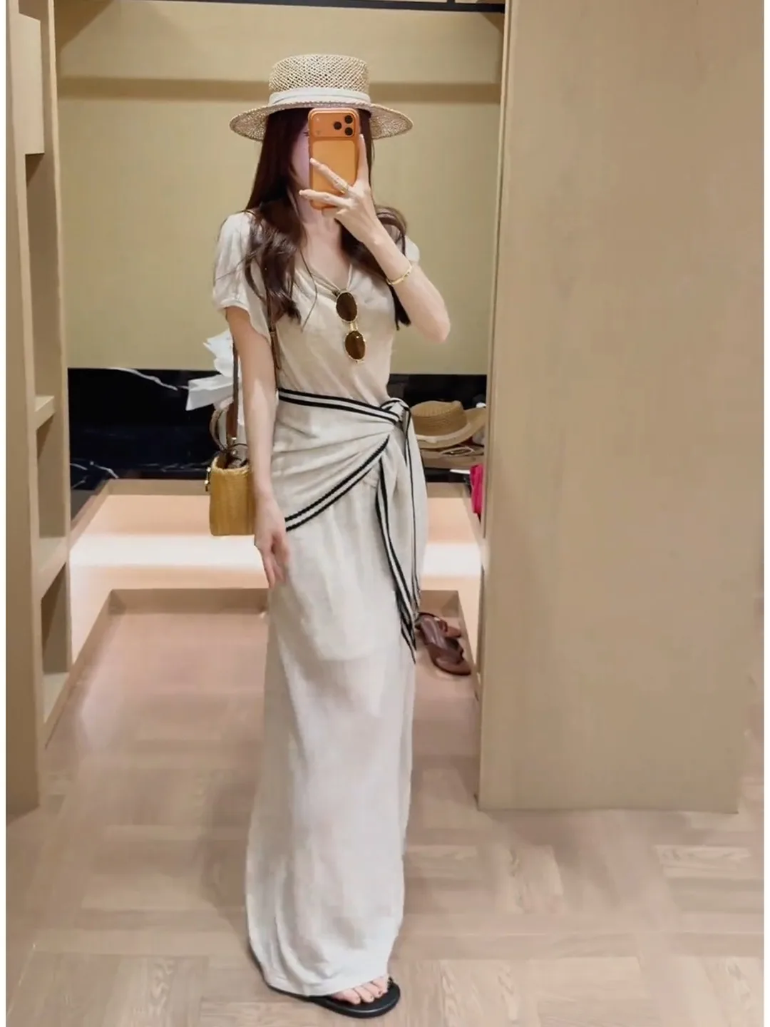 

Oatmeal Color Korean Style Women's Summer Outfit Short Sleeve V-Neck Top Half-length Skirt Two-Piece Set Casual Fashion