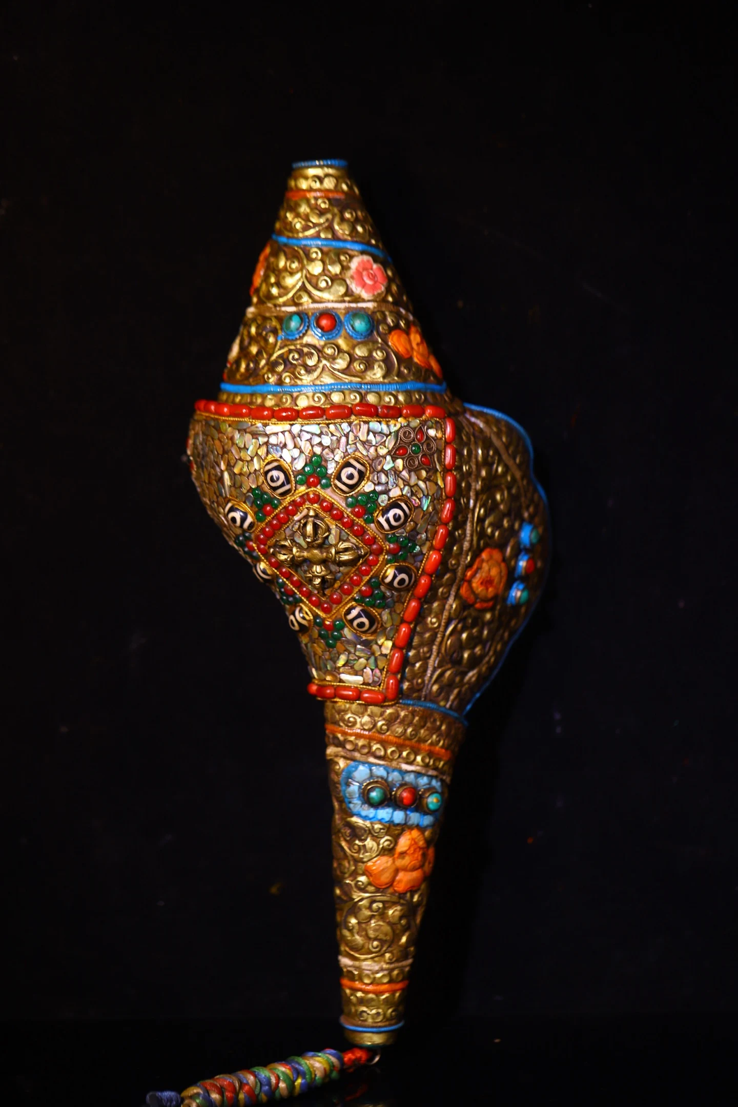 Old Folk Conch Painted Mosaic Gem gZi Beads Turquoise Cross Vajra Buddha Snail Conch Flower texture Amulet Worship Hall