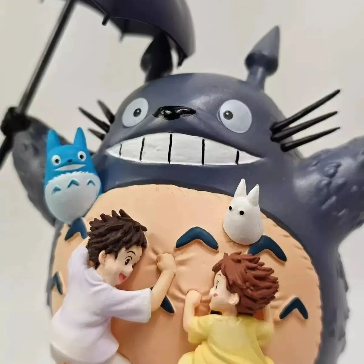 20cm Totoro with Umbrella Cute Action Figure Miyazaki Anime Statue Scene Model Desktop Decor Boxed Collectible Figure