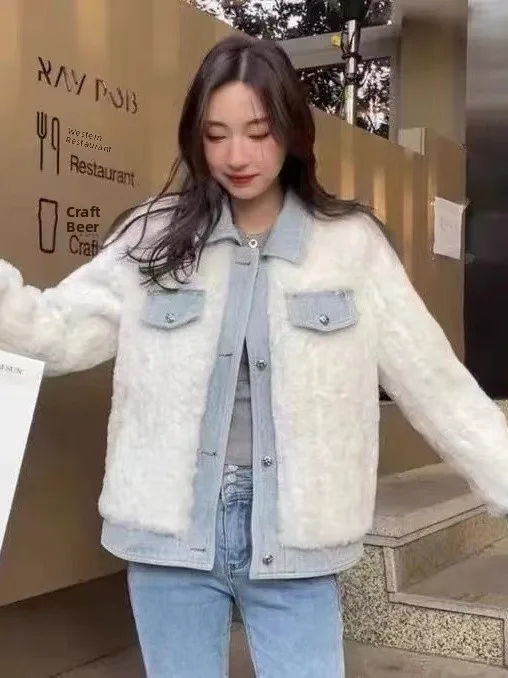 

Зимняя джинсовая куртка с хлопковой вставкой из овечьего меха, женский модный теплый топ, антивозрастная верхняя одежда, пальто