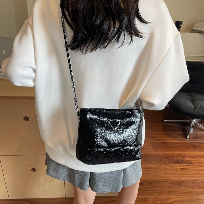 Modna damska skórzana torebka elegancka luksusowa torba na ramię klasyczna designerska listonoszka do stylowego wyglądu