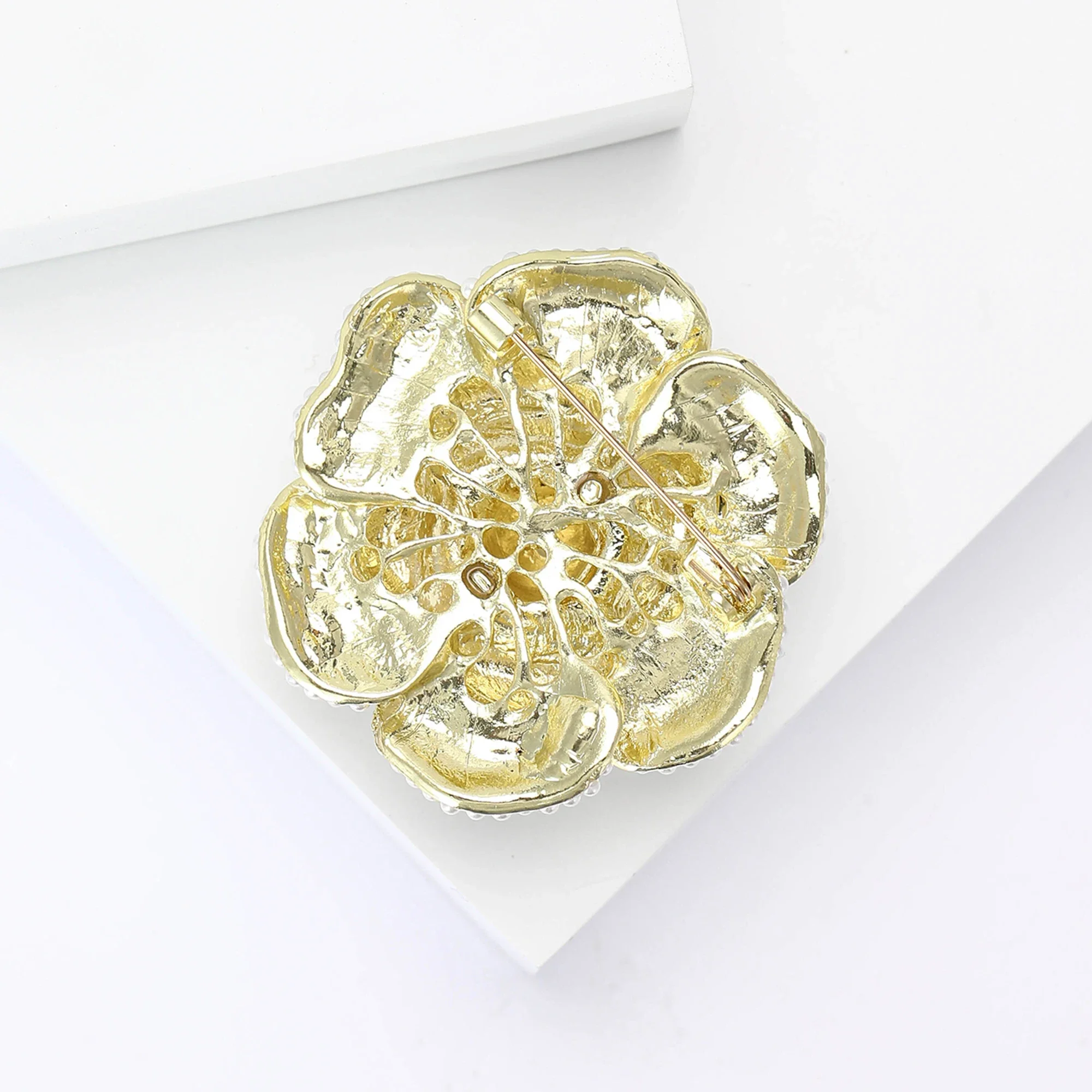 Rhinestone Camellia Brooches for Women Unisex Enamel Flower Design Plant Pins Office Party Friend Gifts Jewelry Accessories