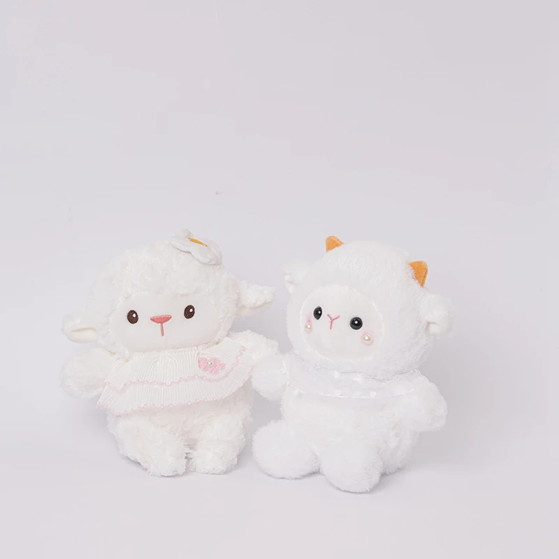 25CM Kawaii dibujos animados simulación Anime pareja pastel de leche cordero Animal peluche muñeca oveja para niños muñeca hecha a mano regalo de Festival