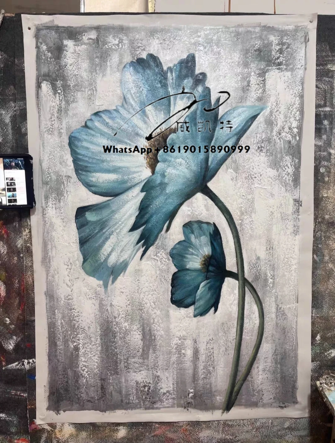 لوحة قماشية على شكل زهرة مرسومة يدويًا لوحات أخرى حديثة لا تزال الحياة معلقة على الحائط الفني الأزرق لتزيين غرفة المعيشة والفندق