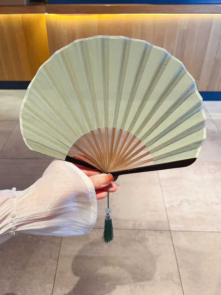 

Solid color shell fan, retro folding small fan, cotton and linen cloth, portable women's cheongsam, ancient style, cool bamboo f