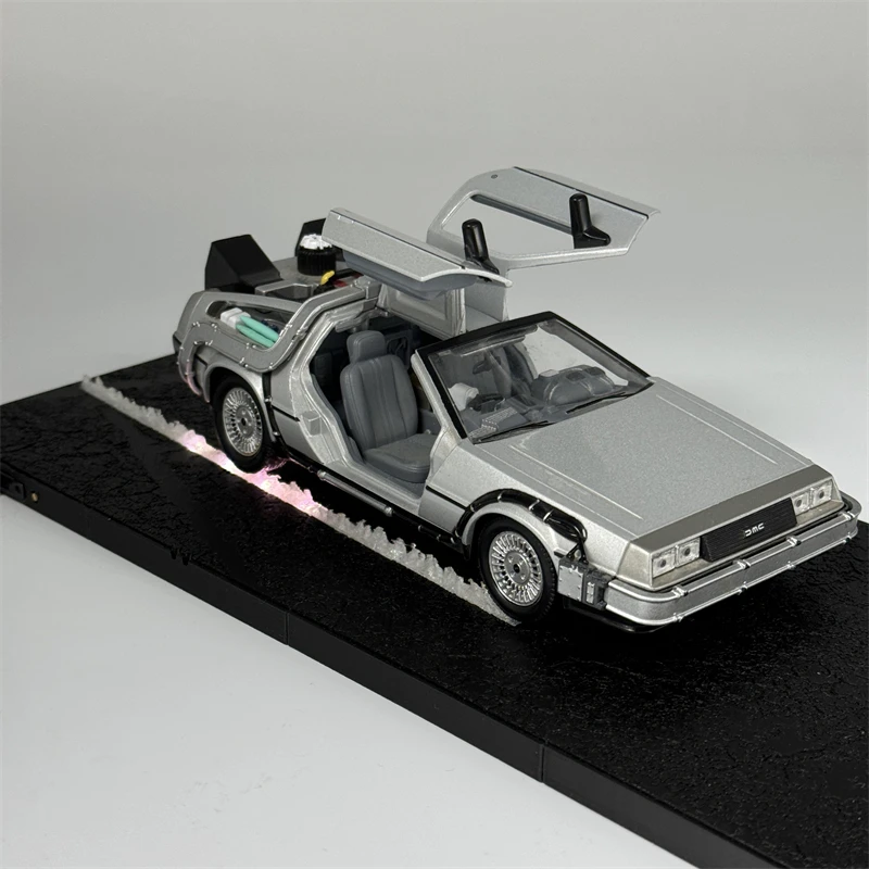 1/24 Scale Back to the Future Die-cast Alloy Car Model Display Base on Fire for Delorean (Car Model Not Included)Plastic Diorama