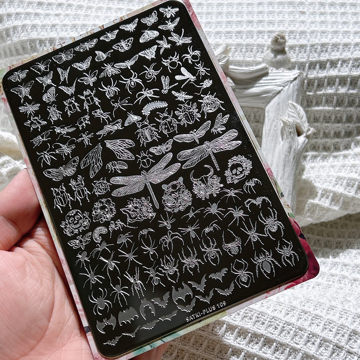 

Пластина для штамповки ногтей Стальная пластина для штамповки Для начинающих Без покраски Шаблон для украшения ногтей Хэллоуин Паук Мультфильм Скелет Летучая мышь Темный стиль Призрак Паутина Бабочка Бабка Узорная переносная силиконовая пластина для штамп