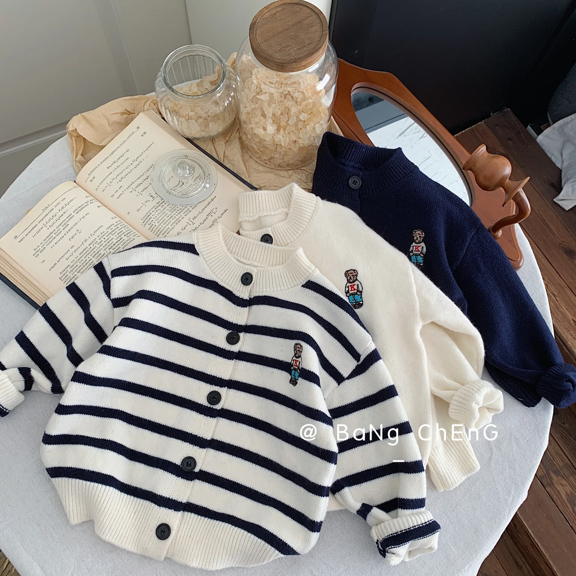 2024 Autumn Girls Boys Casual Soft Knitting Sweaters Kids Bear Cardigan Three Colors