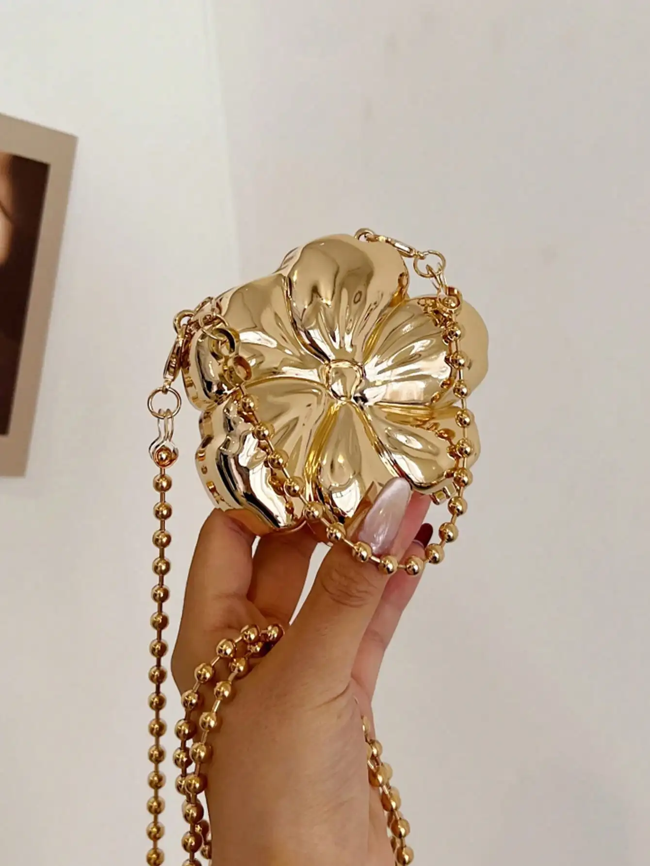 

Women's Niche Flower Evening Bag - Solid Color Chain Crossbody, Elegant for Parties/Banquets/Gifts