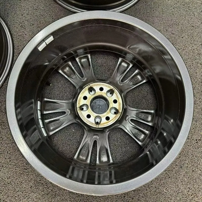 Car Wheel Hubs Are Suitable for 18-inch Original Wheel Hubs of Vito Removed From New Vehicles
