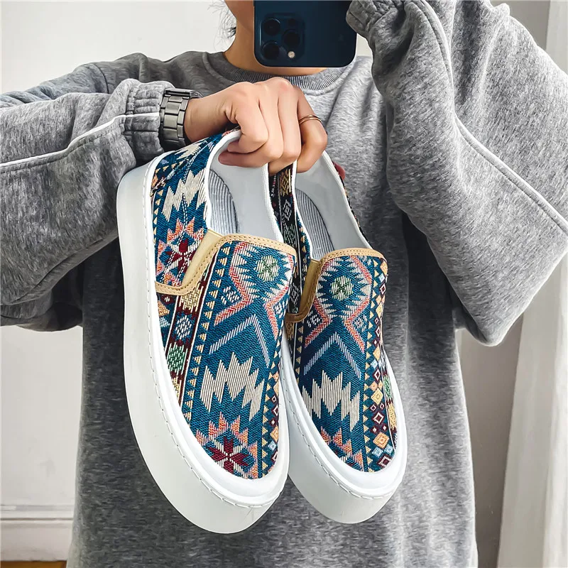 Men\'s Canvas shoes Summer Breathable Embroidered Cloth shoes Slip-on Trend Bohemian Board shoes Casual Men Walking Shoes