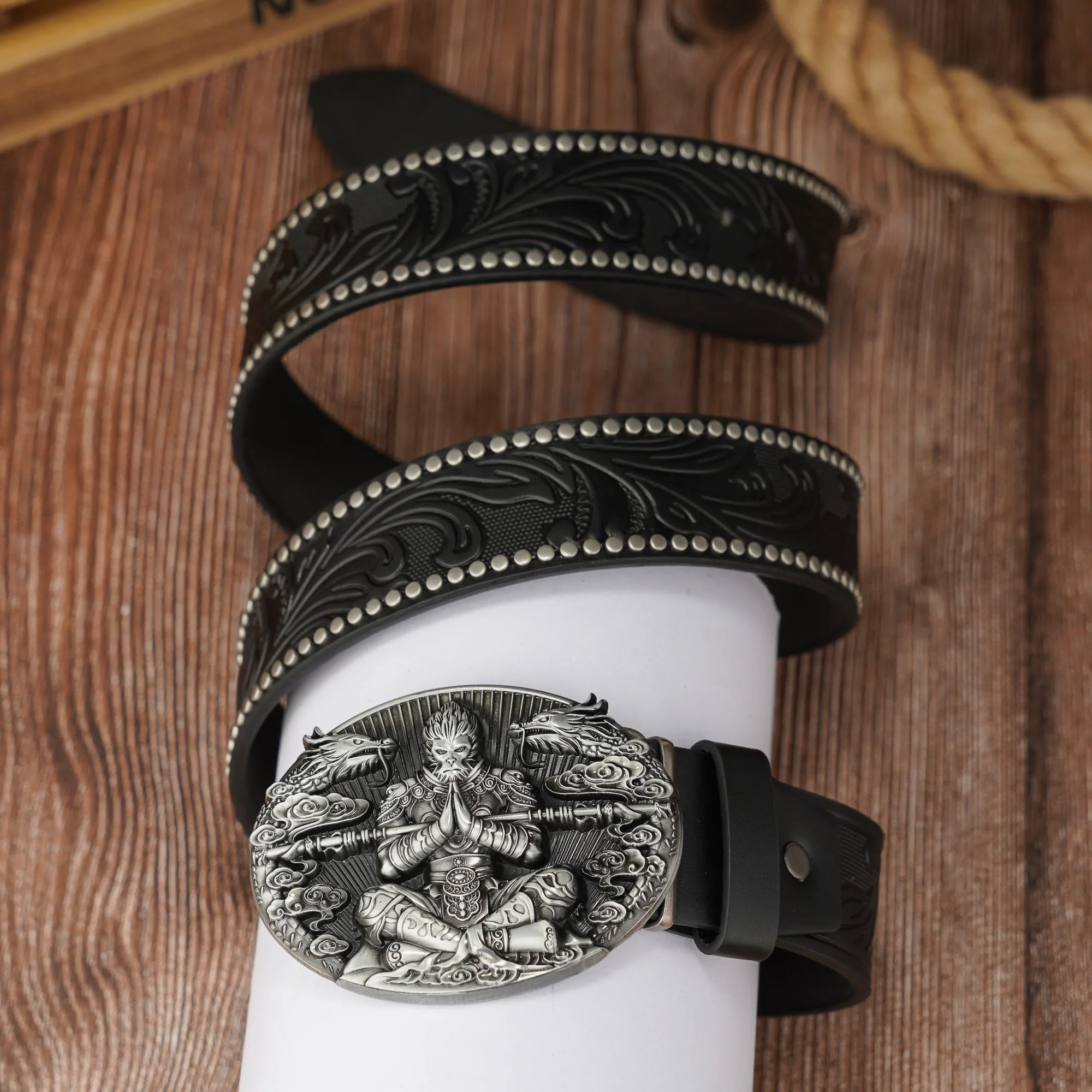 Tengyun meditation at the same time the great saint buckle personality trend phoenix-tail pattern PU embossed rivet belt