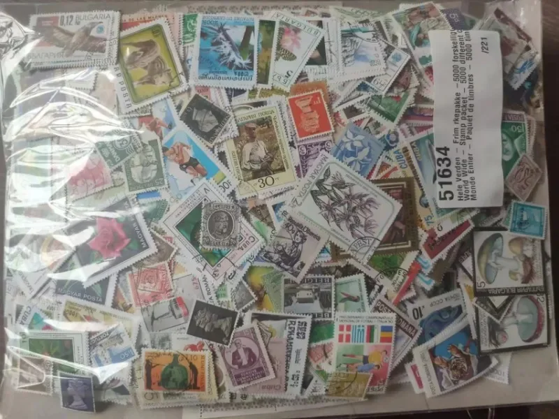 

5000 PCS Different Post Stamps from Word, Real Original, Good Condition Collection