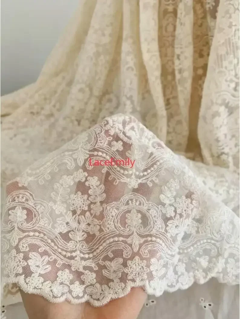繊細な綿の刺繍入り花柄チュール生地、ヴィンテージベージュの花柄レース生地、女の子のドレス、ウェディングドレス、ブライダルベール用