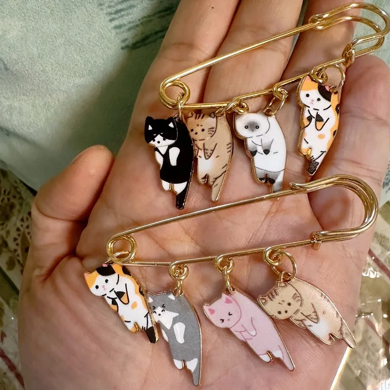 2Pcs/Lot Cute Enamel Cat Brooch Pins for Women Cute Cat Metal Jeans Saftey Pins Kitten Animal Lapel Badge Girl Backpack DIY Gift