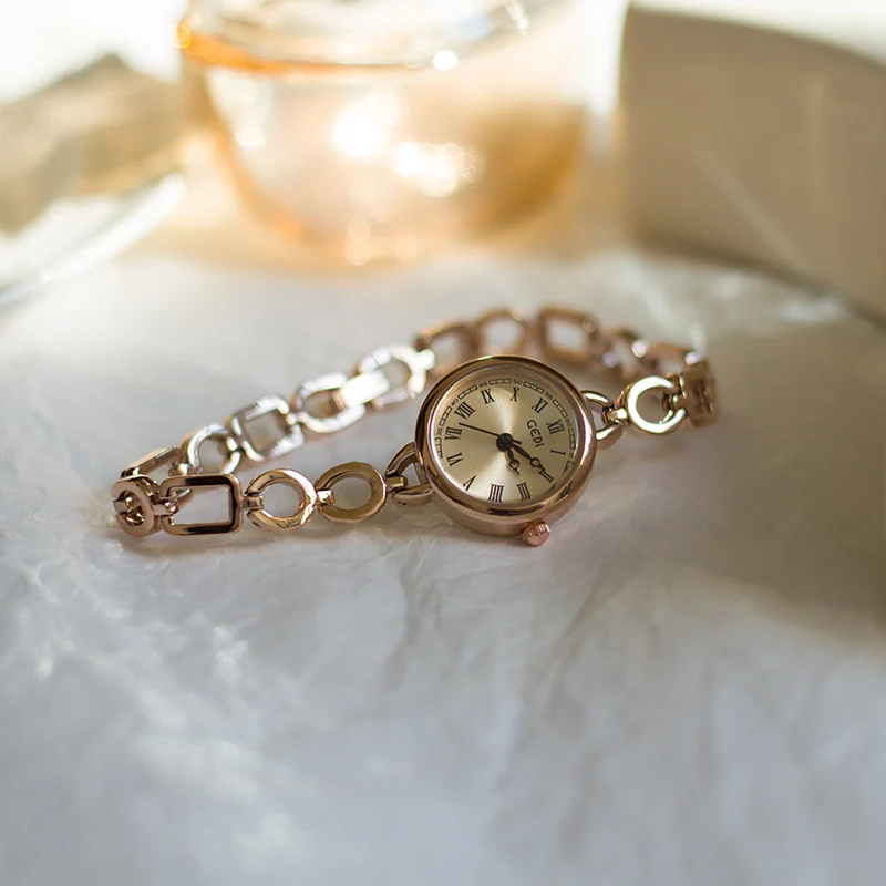 

New Round Bracelet Watch For Women, Elegant And Versatile, Light Luxury Fashion Trend, Exquisite And Simple Design, Retro Style.