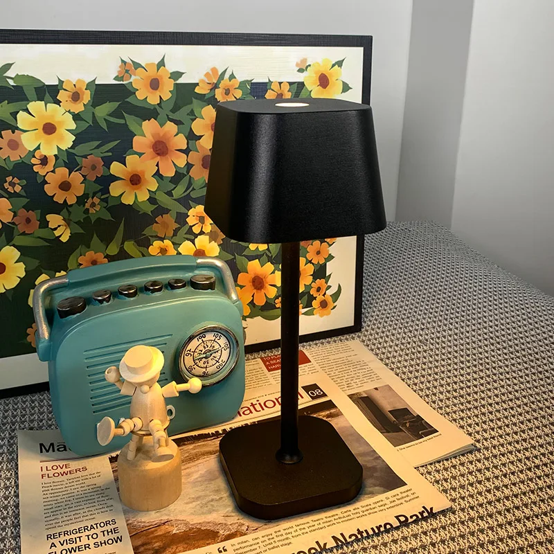 Cordless LED Metal Table Lamps For Indoor Bar Hotel Camping Light Touch Rechargeable Lampada da tavolo Acrylic Decor wireless