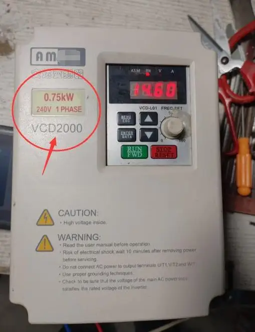 

VCD2000 A 2S0007B, 240V, 0.75KW frequency converter